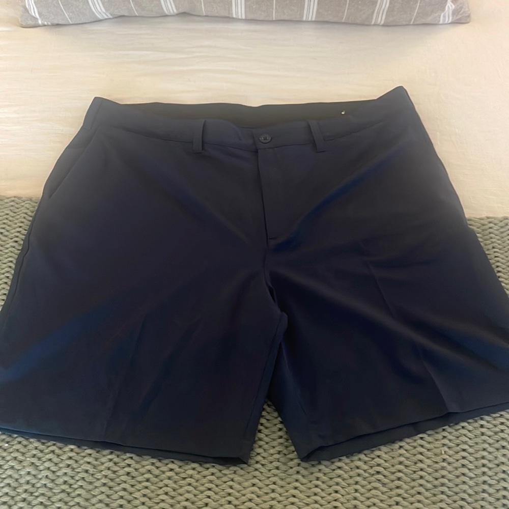 Reebok navy sz 46 golf shorts.. quick dry